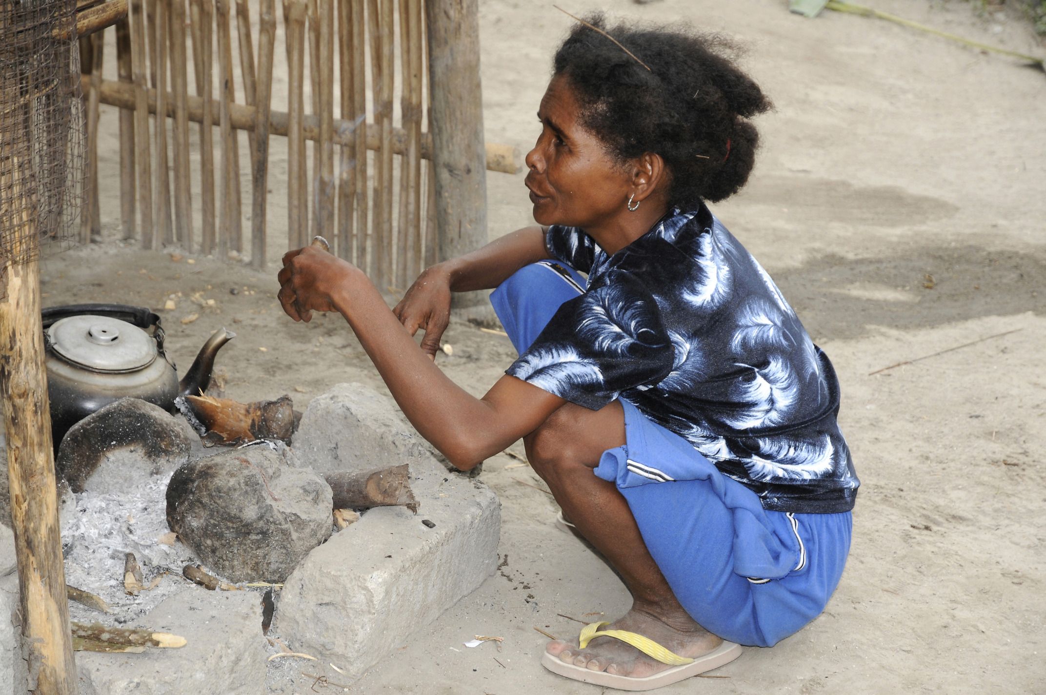 Aeta Woman While Cooking Pinatubo Pictures Philippines In Global