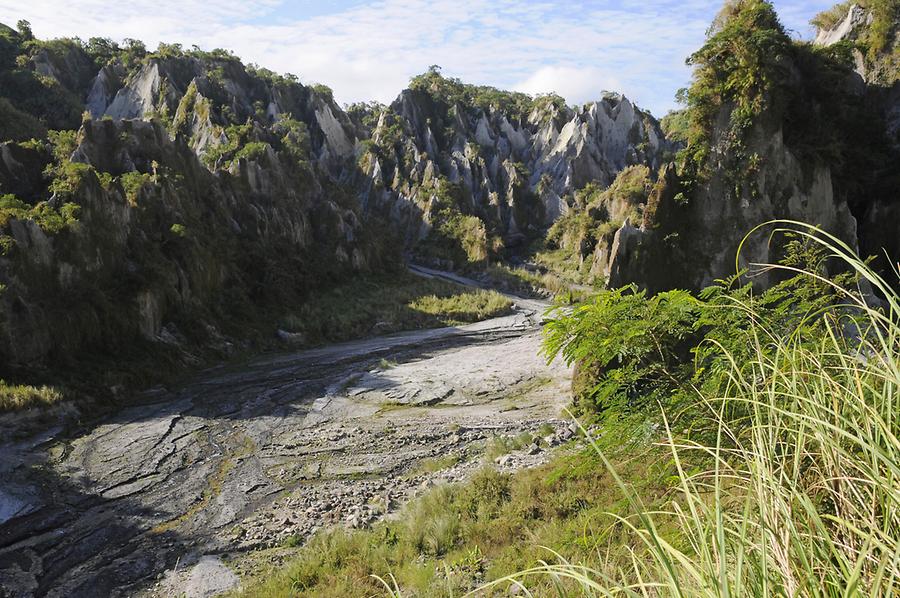 Lava canyon Pinatubo