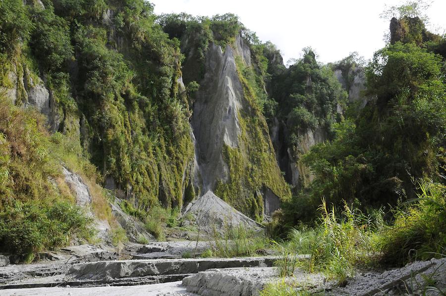 Lava canyons Pinatubo
