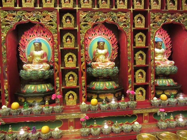 Buddha Tooth Relic Temple (2)
