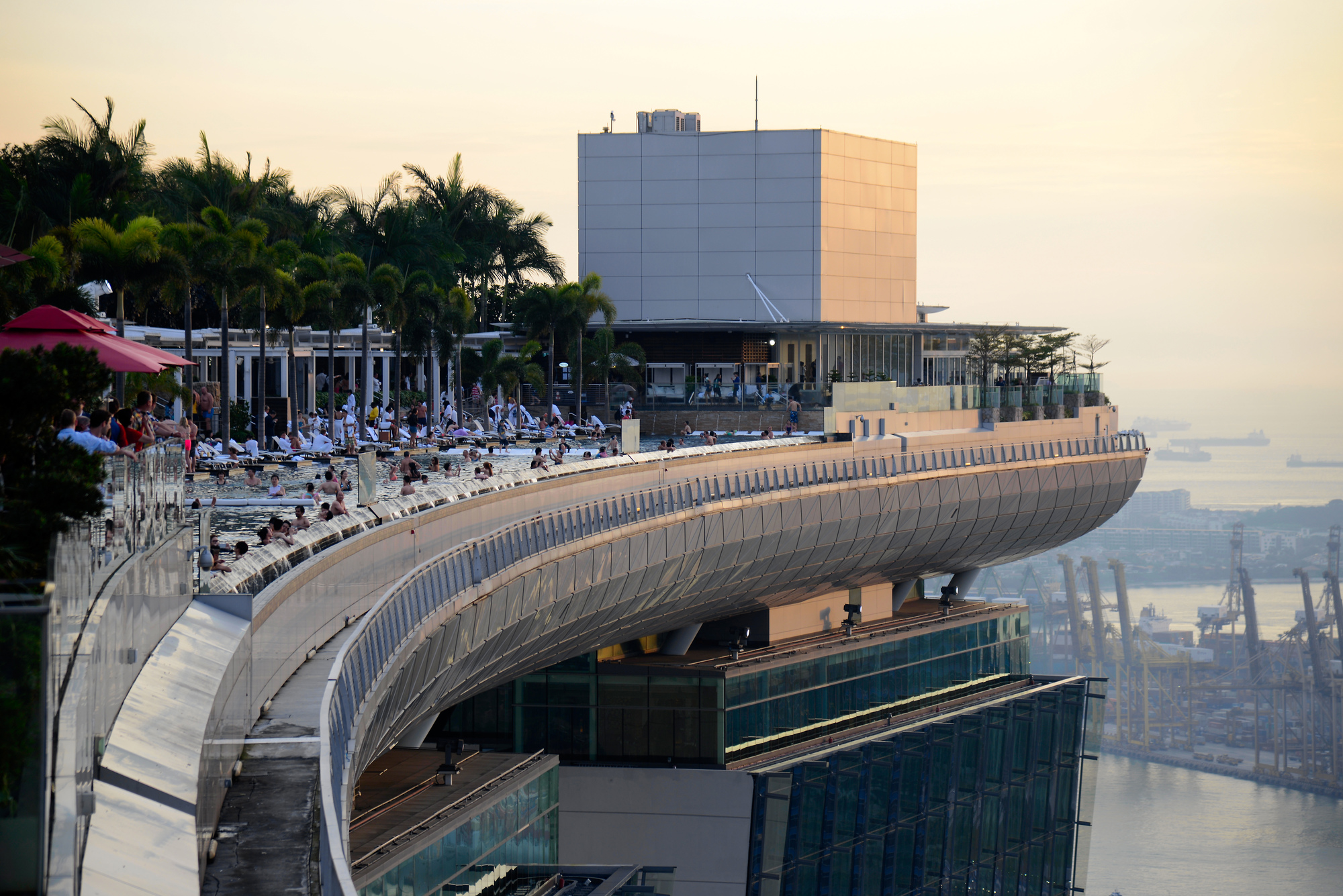 сингапур отель корабль на крыше