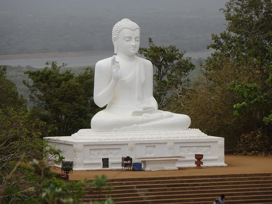 Mihintale - Buddha Statue