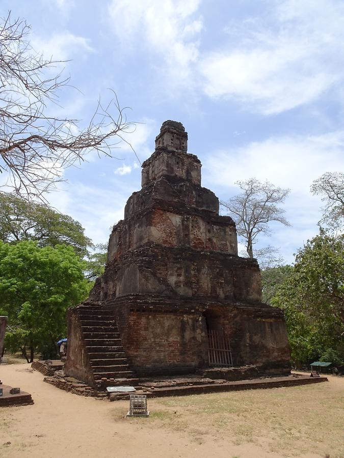Polonnaruwa - Ancient Royal City; Sathmahal Prasada