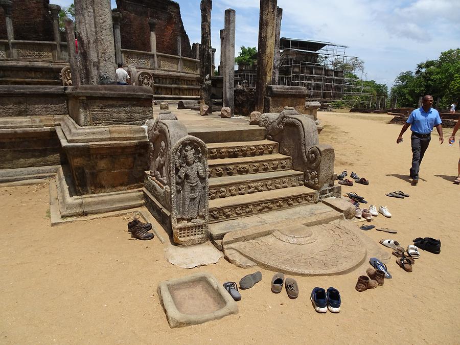 Polonnaruwa - Ancient Royal City; Vatadage