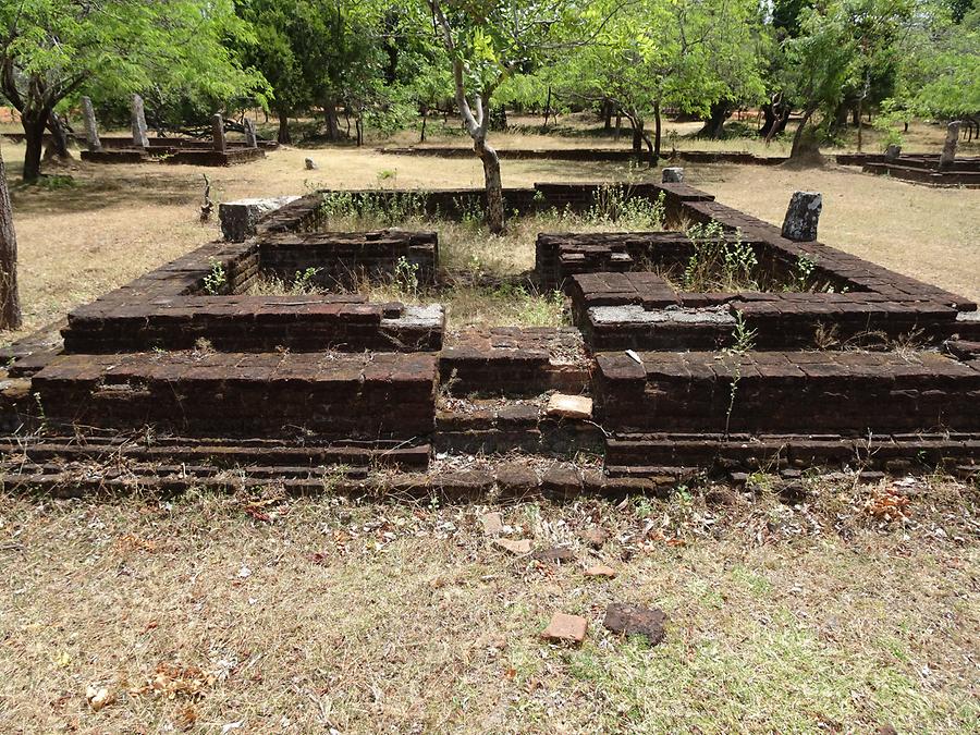 Polonnaruwa - near Kiri Vehera
