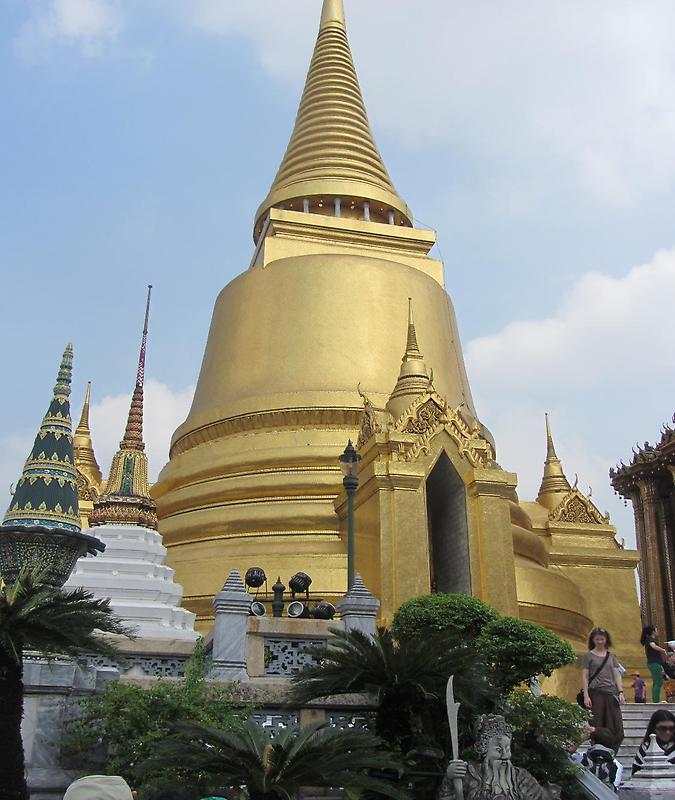 Phra Siratana Chedi (2)