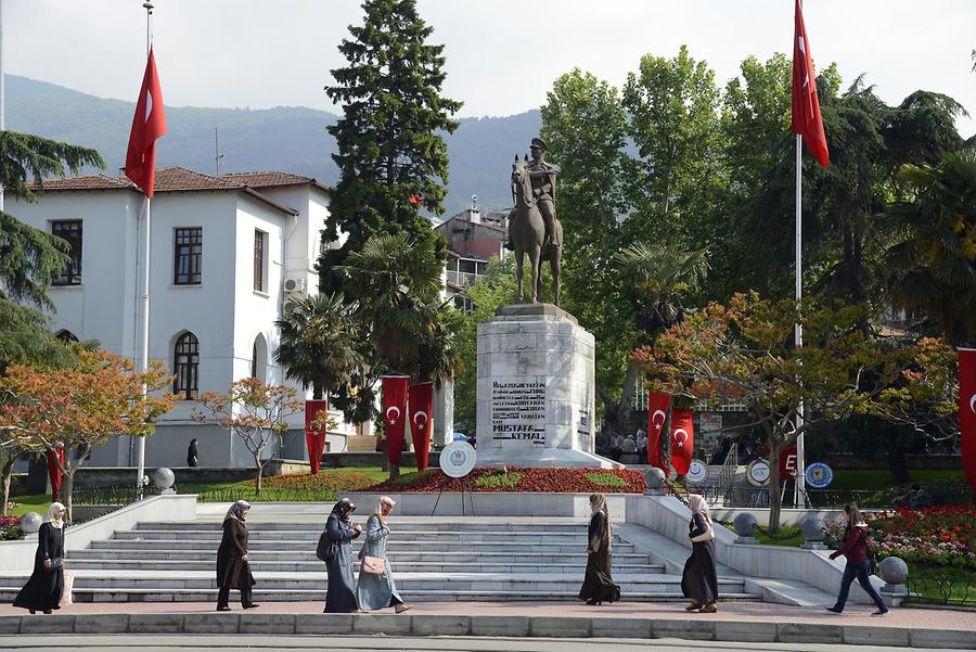 Bursa - Statue of Atatürk