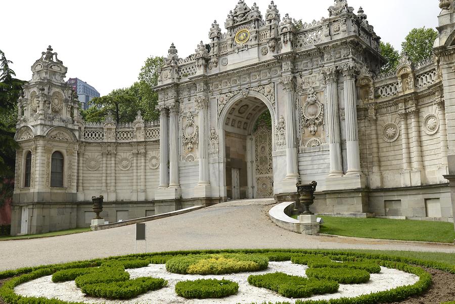 Dolmabahçe Palace - Entrance