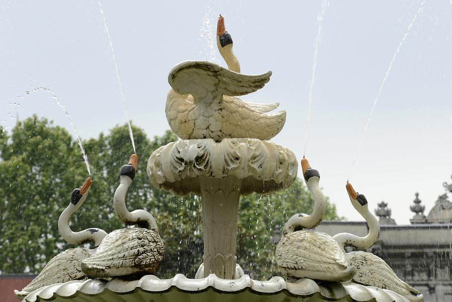 Dolmabahçe Palace - Fountain