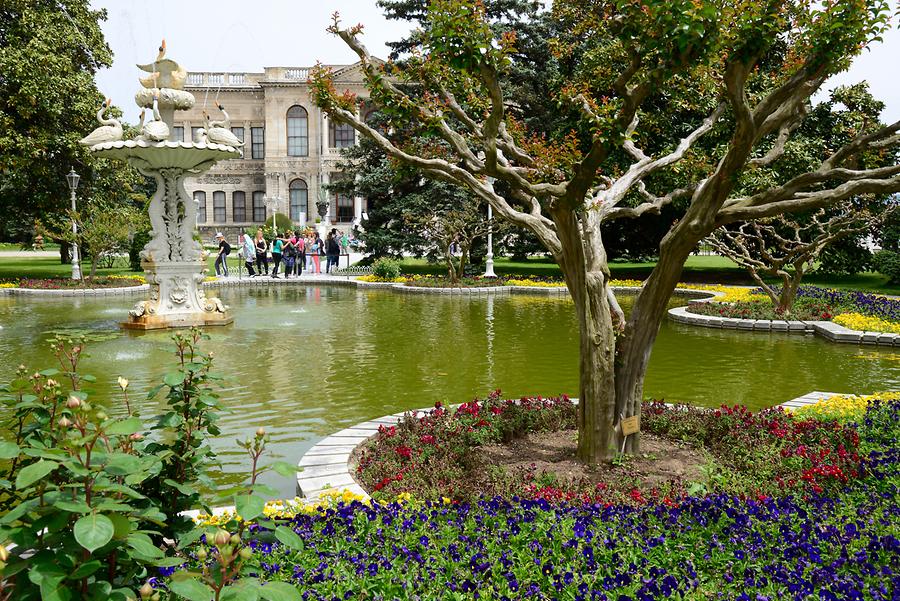 Dolmabahçe Palace - Park