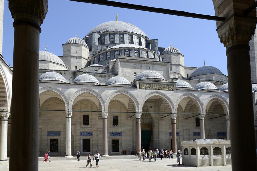 Süleymaniye Mosque - Courtyard