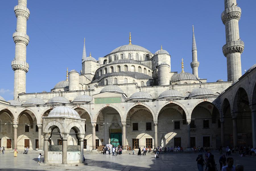 Sultan Ahmet Mosque - Courtyard