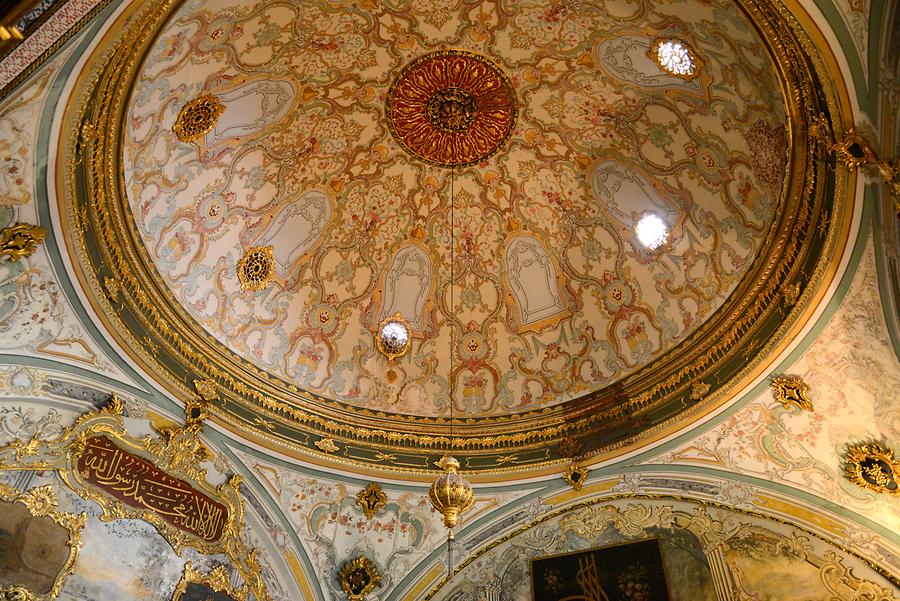 Topkapi Palace - Audience Chamber; Inside