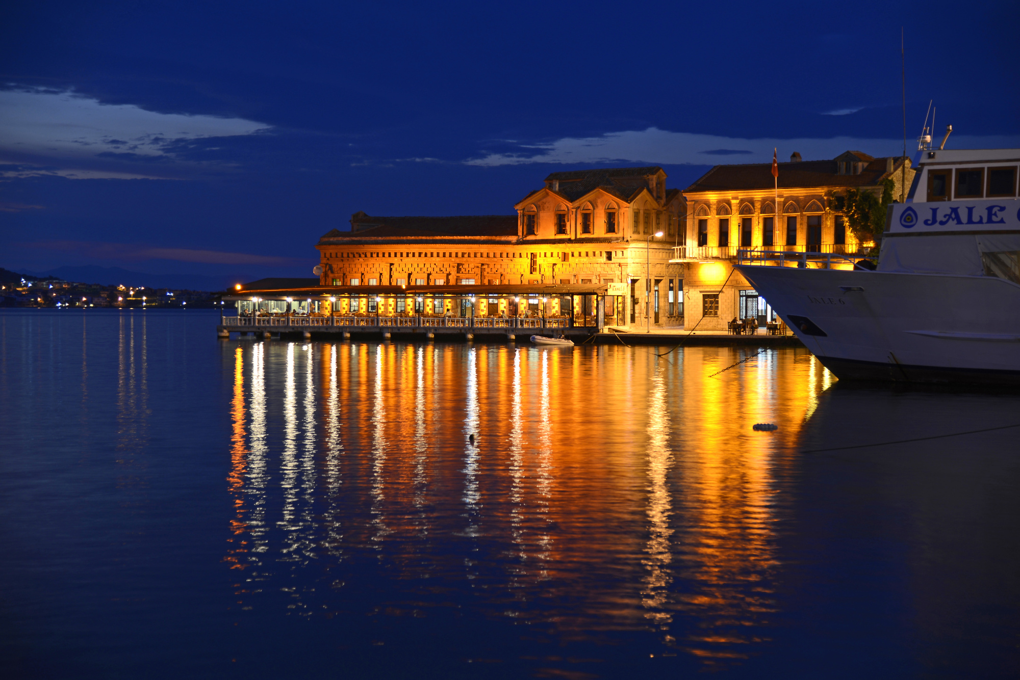 Ayvalık - Harbour at Night | Troja to Pergamon | Pictures | Turkey in