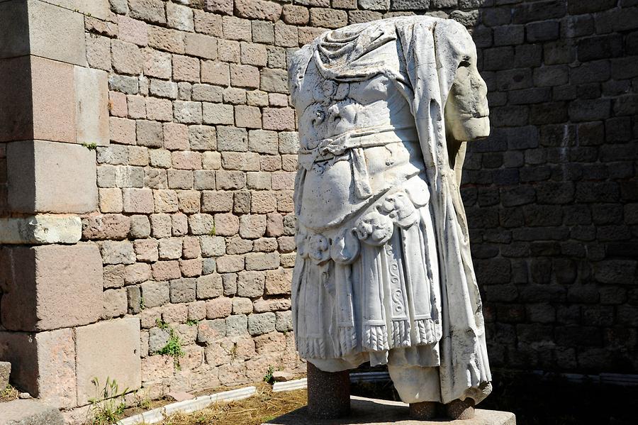Pergamon - Roman Statue