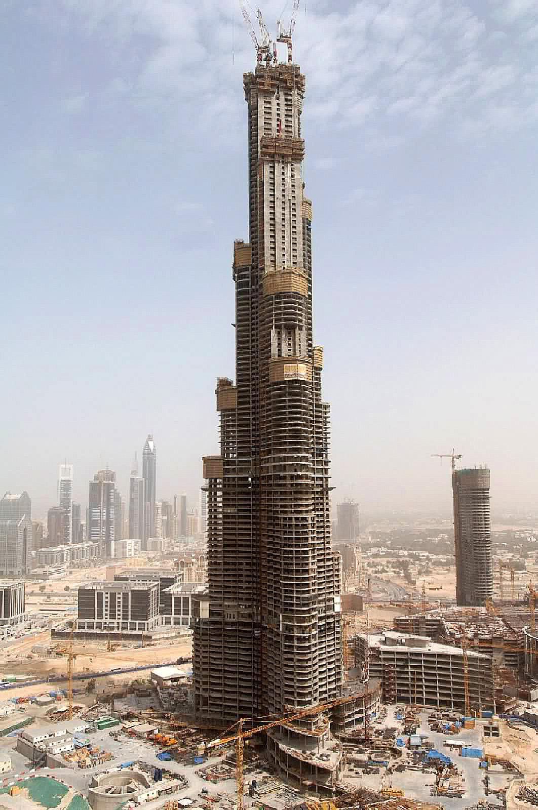 Самый высокий дом на земле. 163 Этаж Бурдж Халифа. Небоскрёб Бурдж-Халифа в Дубае. Башня Бурдж Халифа стройка. Дубай здание Бурдж Халифа.