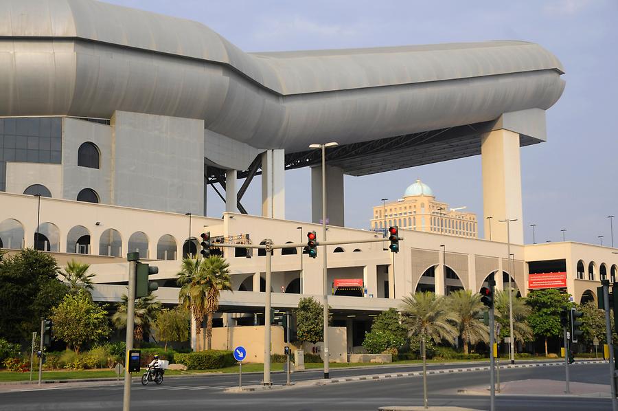 Ski Dubai from the Outside