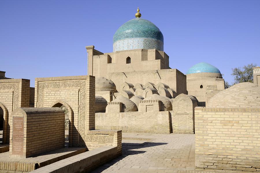 Pahlavan-Mahmud Mausoleum