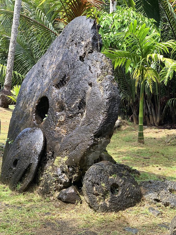Ngulu Atoll - Rai Stones