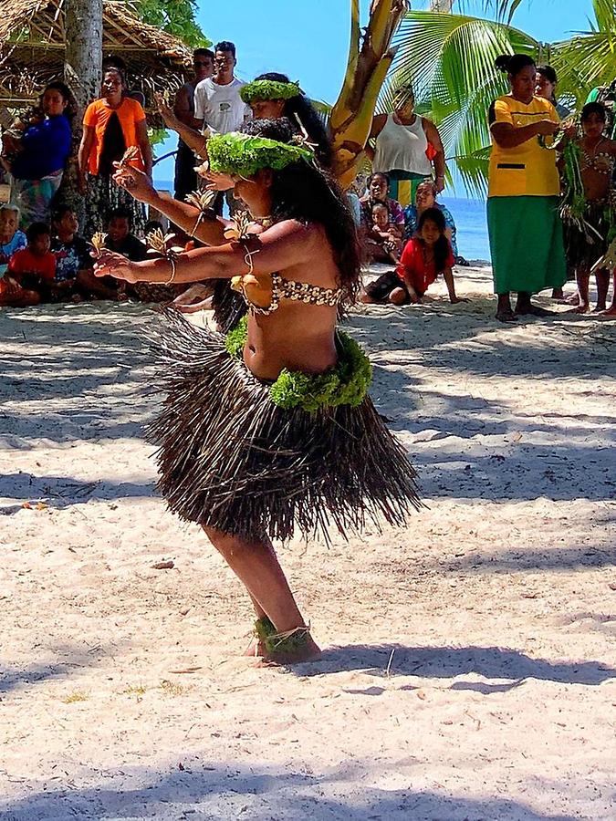 Butaritari Atoll - Folkloric Dance Performance