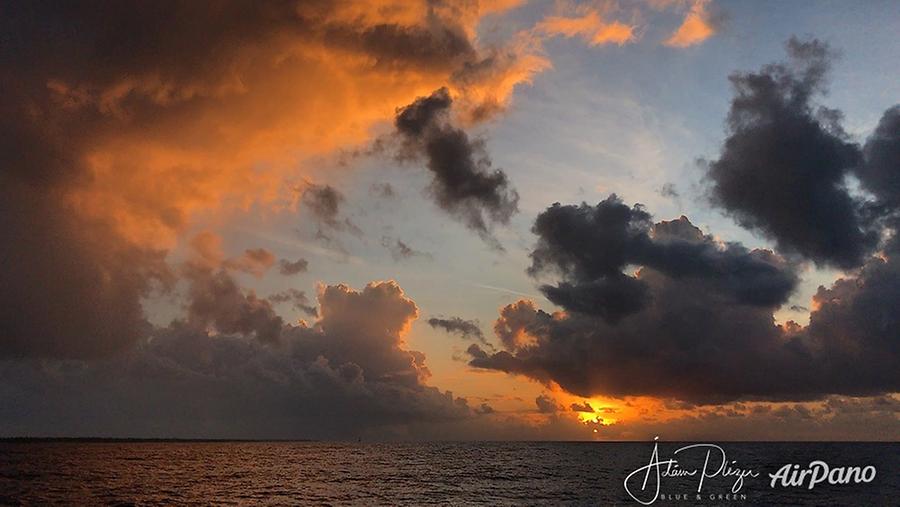 Закат над океаном, © AirPano 