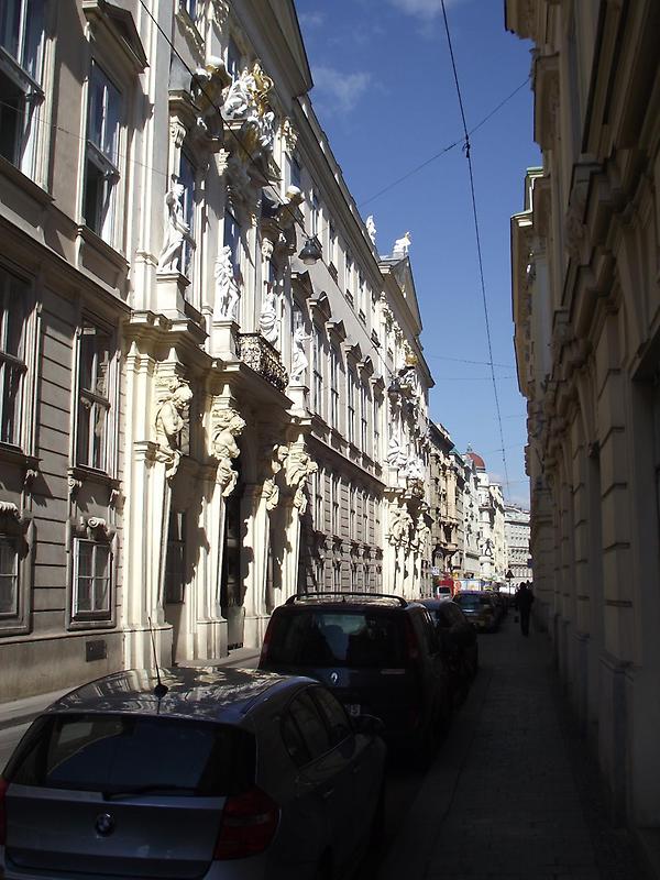 A narrow street, Vienna