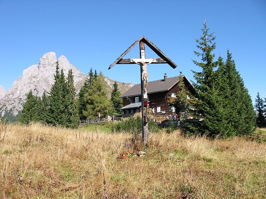 Moedlinger hut with Admonter Reichenstein in background, Styria