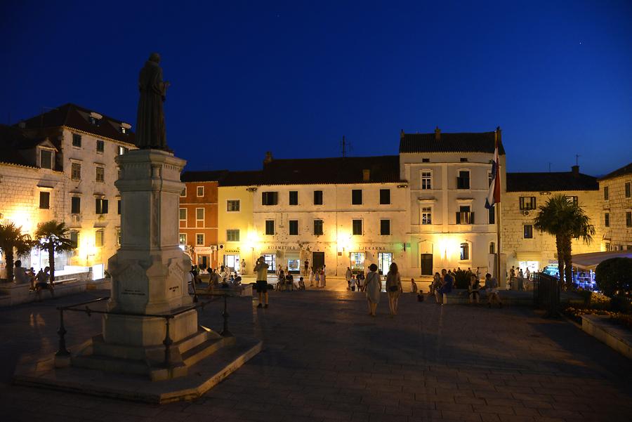 Makarska - Main Square at Night