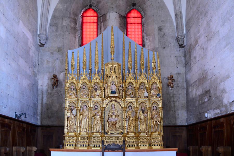 Pula - Church of St. Francis; Altar