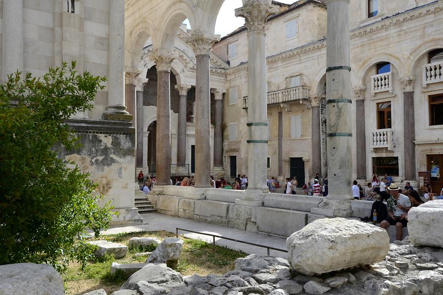Diocletian's Palace - Peristyle
