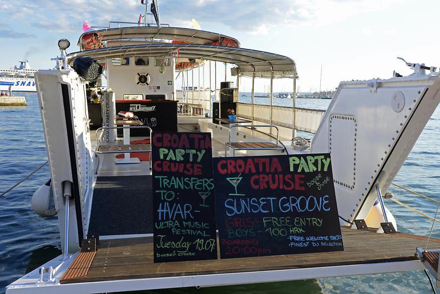 Harbour Promenade 'Riva' - Party Boat