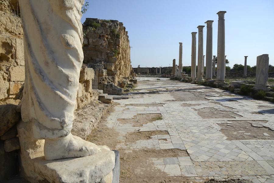 Salamis - Colonnade