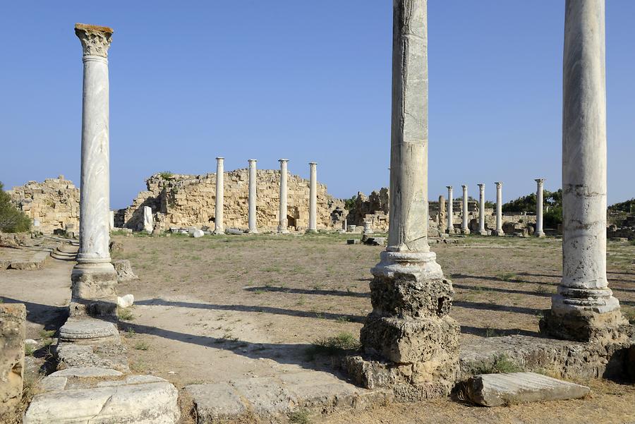 Salamis - Colonnades