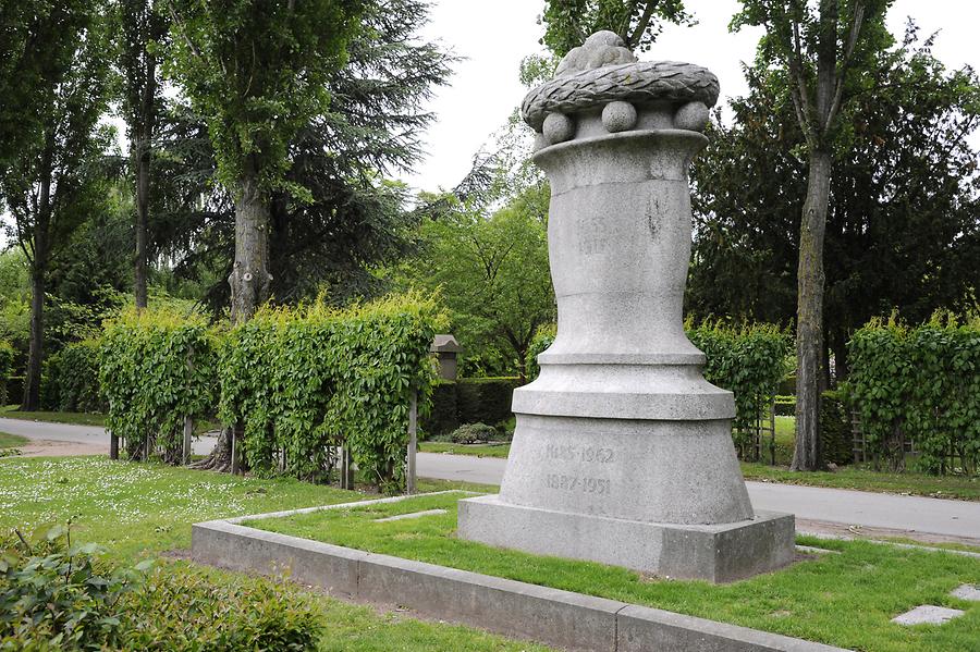 Assistens Cemetery - Bohr