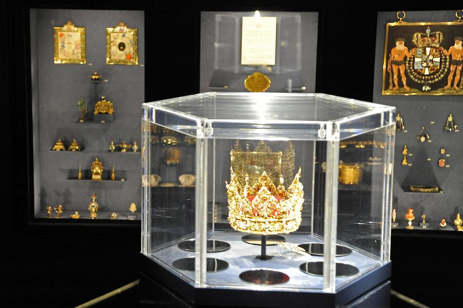 Rosenborg Castle - Crown Juwels