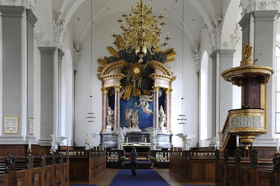 Vor Frelsers Kirke - Inside