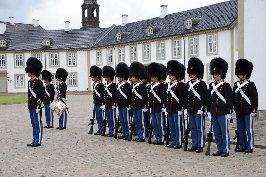 Fredensborg Palace - Guard Mounting