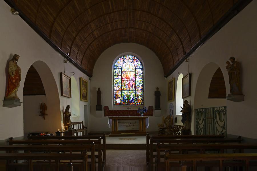 Tréhorenteuc - Church; Inside