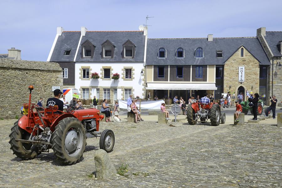 Tractor parade Pointe de St. Mathieu