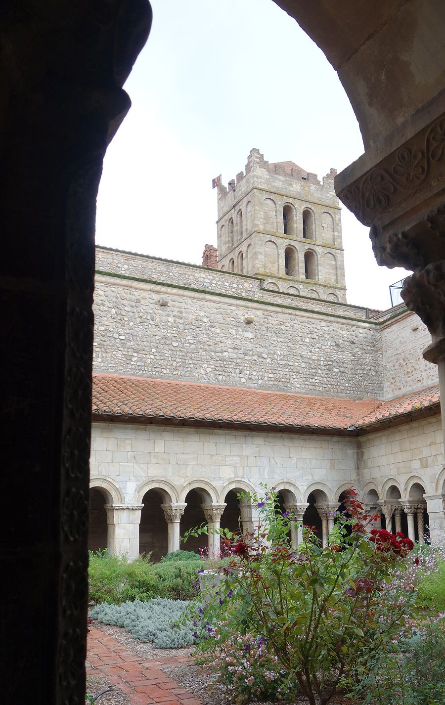 View of cloister and tower, Photo: H. Maurer, 2015