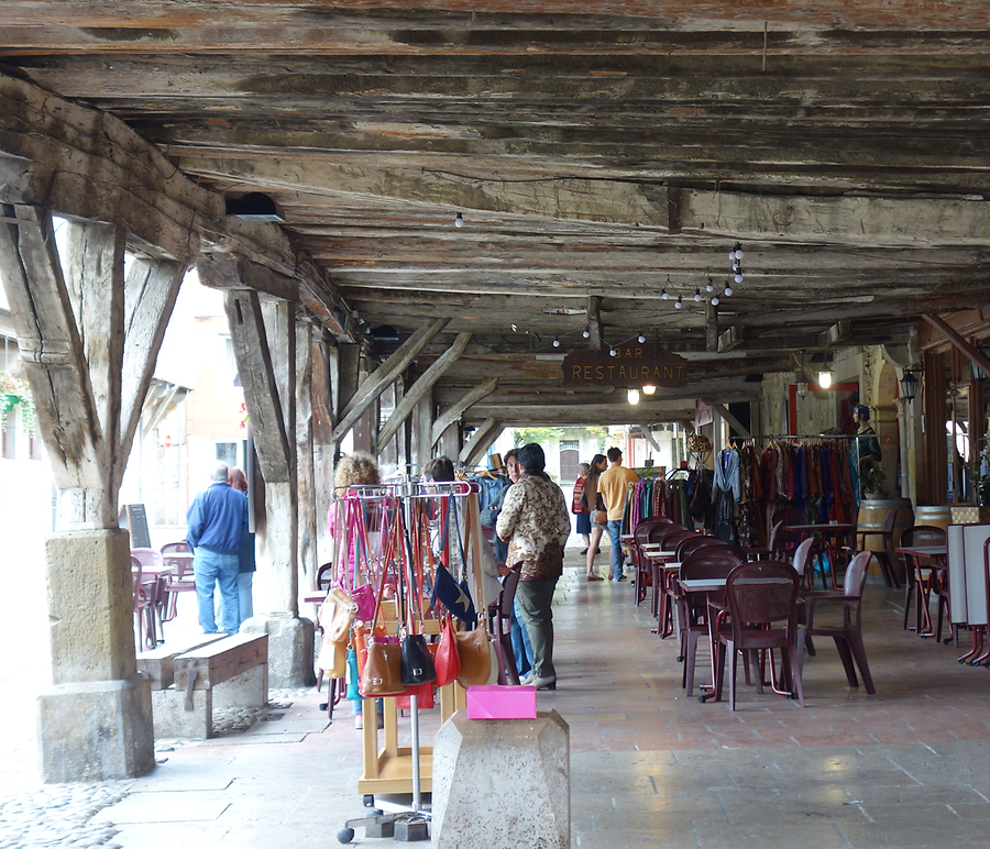Shops in Mirepoix, Photo: U. Maurer, 2015
