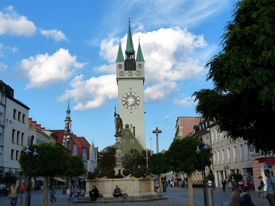 Straubing - City tower - City hall - Fountain