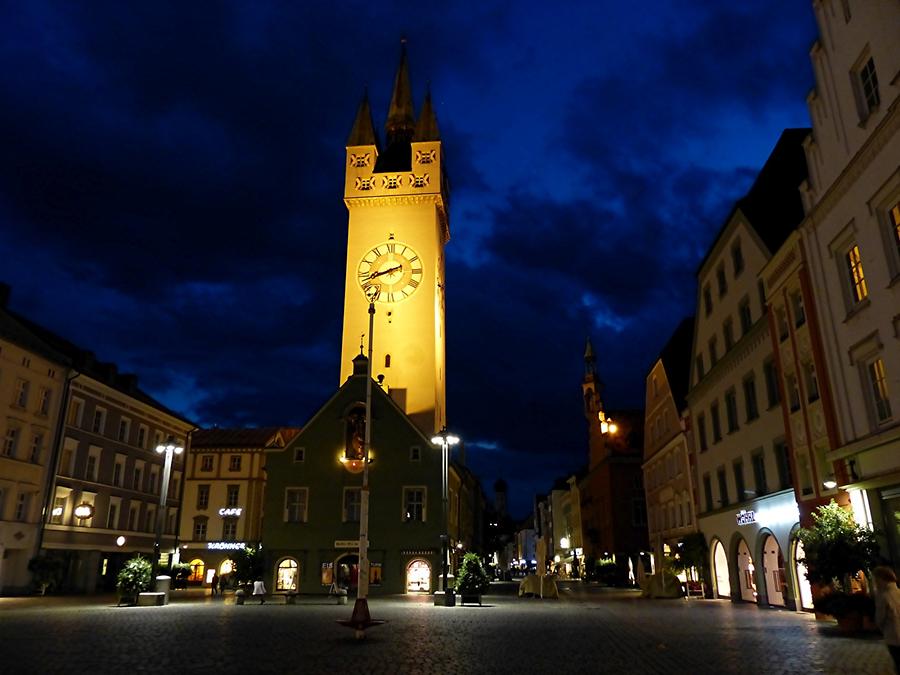 Straubing - Theresienplatz with City tower