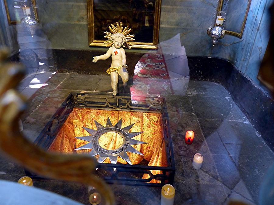 Vierzehnheiligen - the location behind the altar at which the miracle descirbed happened