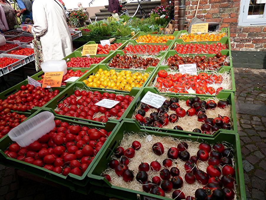 Eckernförde - Vegetable Market; Tomatoes