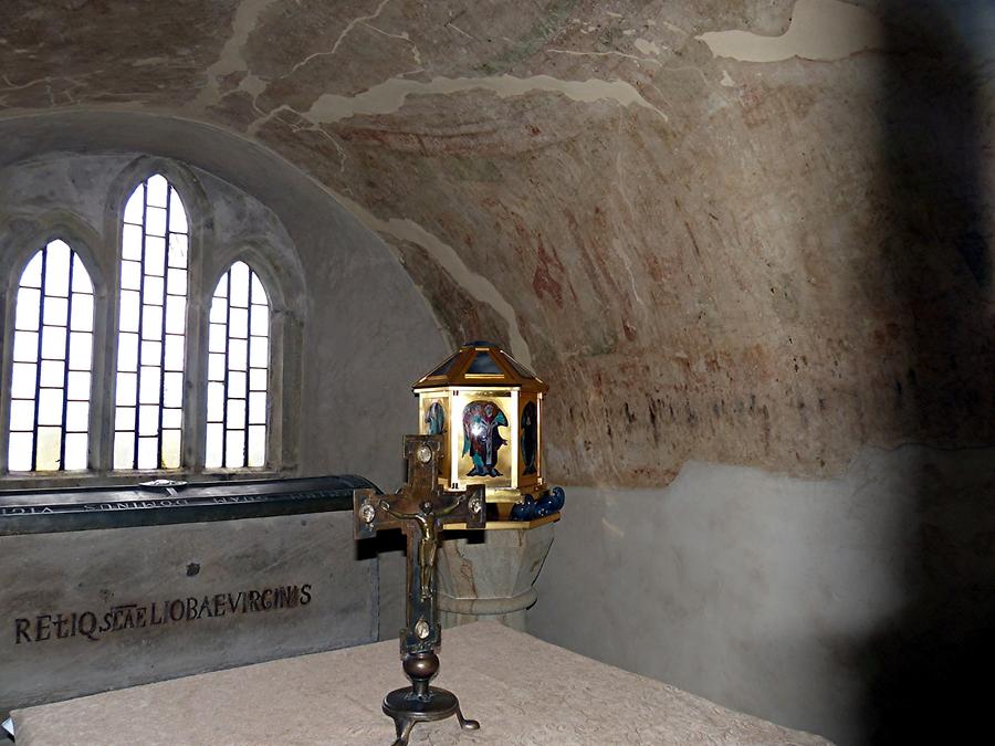 Fulda - Liobakirche; Crypt; Lioba's Sarcophagus (836) and Reliquary (1995 by Lioba Munz)