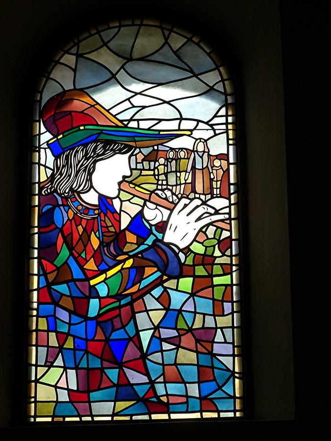 Hamelin - Marktkirche St. Nicolai; Stained-glass Window, Pied Piper
