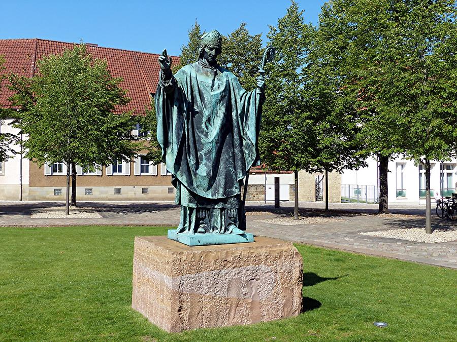 Hildesheim - Domhof with Bernward Monument