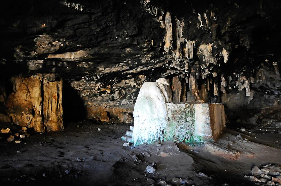 Akrotiri Peninsula - Arkoudiotissa Cave; The 'Bear'