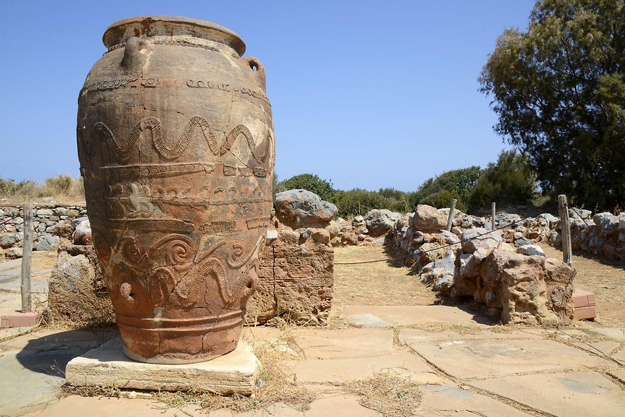 Palace of Malia - jars